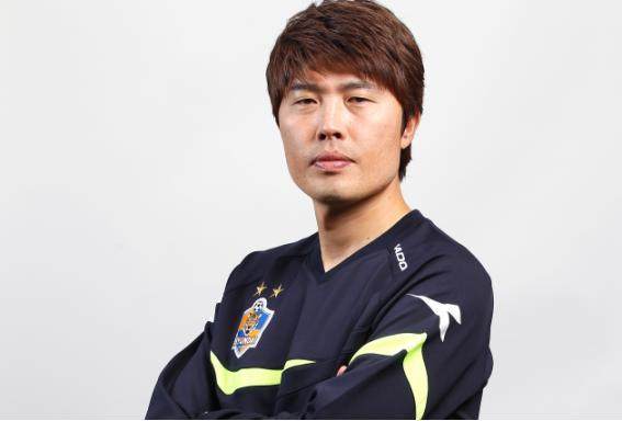 1621778776022040376.jpg 04-金湘勳曾在蔚山现代担任助理教练.jpg